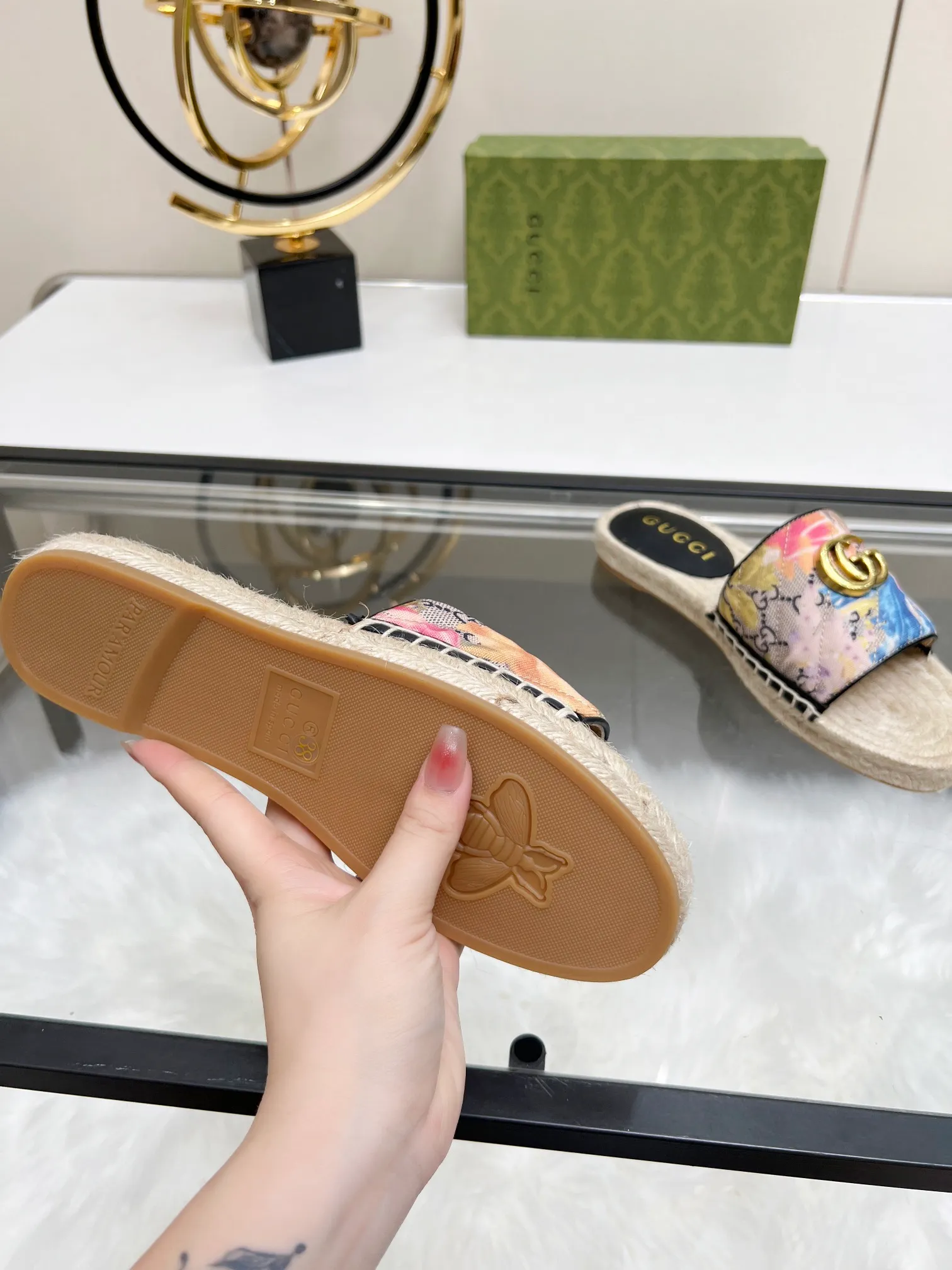 👟👟Ex-factory price 320👟👟 Gucci slippers fisherman shoes new color Injection molded one-piece straw bottom, high-end quality Fabric: Double G imported fabric Lining: sheepskin lining Code number: 35~42 Fabric styles include apricot, floral, pink, black, blue, burgundy, champagne, green, orange, cyan, starry sky, more than 30 colors to choose from, many colors to be updated in the future ,,,,,,,,